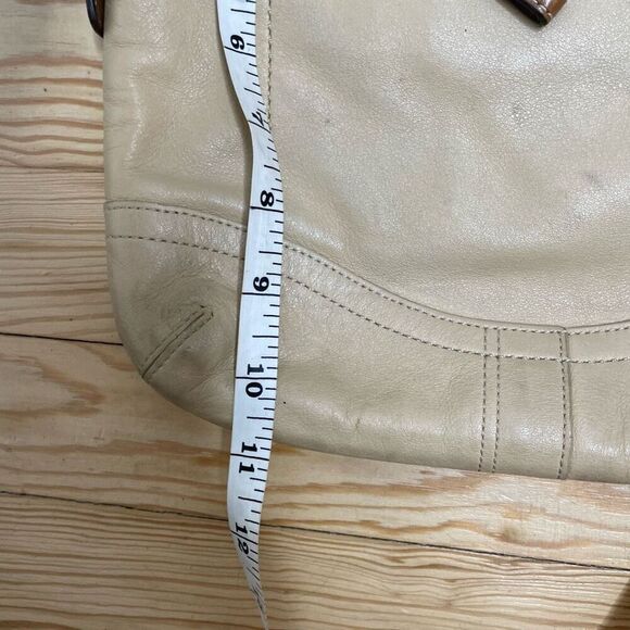 COACH BEIGE # k0782-f10938 ZIPPER OPEN LADIES LEATHER PURSE - SHOULDER BAG Tan - Picture 4 of 11